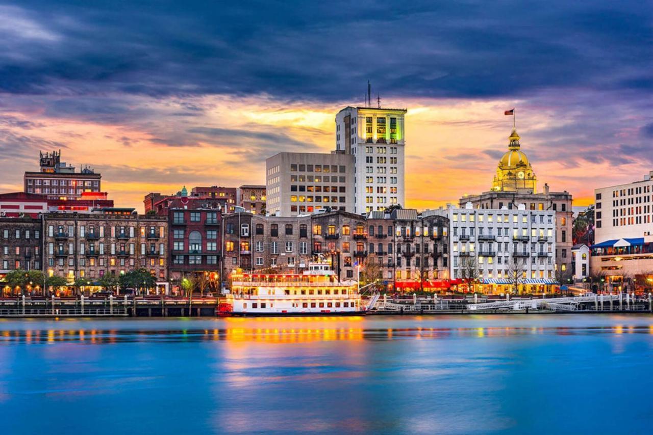 Walk Score 90!!-Historic Downtown District-2 Blocks To Famous Forsyth Park- Huge Private Patio-Private Parking سافانا المظهر الخارجي الصورة