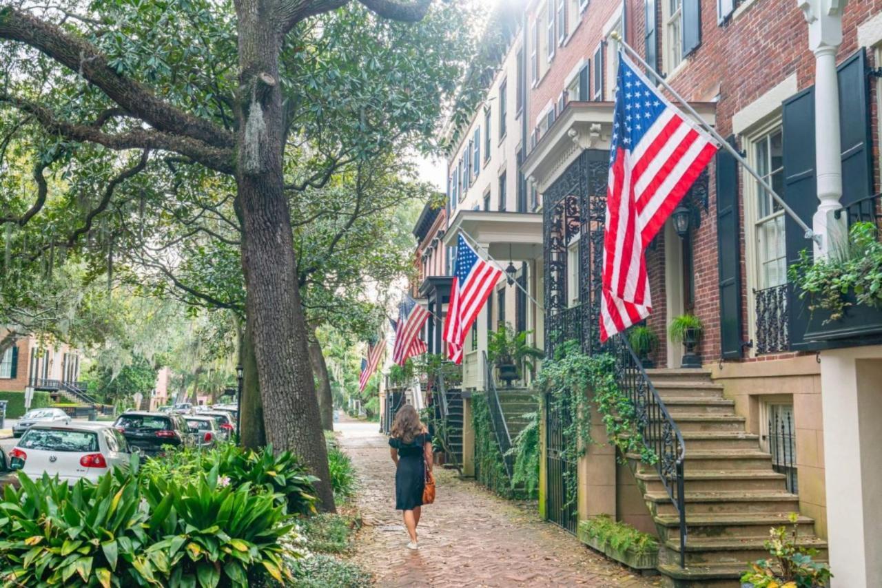 Walk Score 90!!-Historic Downtown District-2 Blocks To Famous Forsyth Park- Huge Private Patio-Private Parking سافانا المظهر الخارجي الصورة