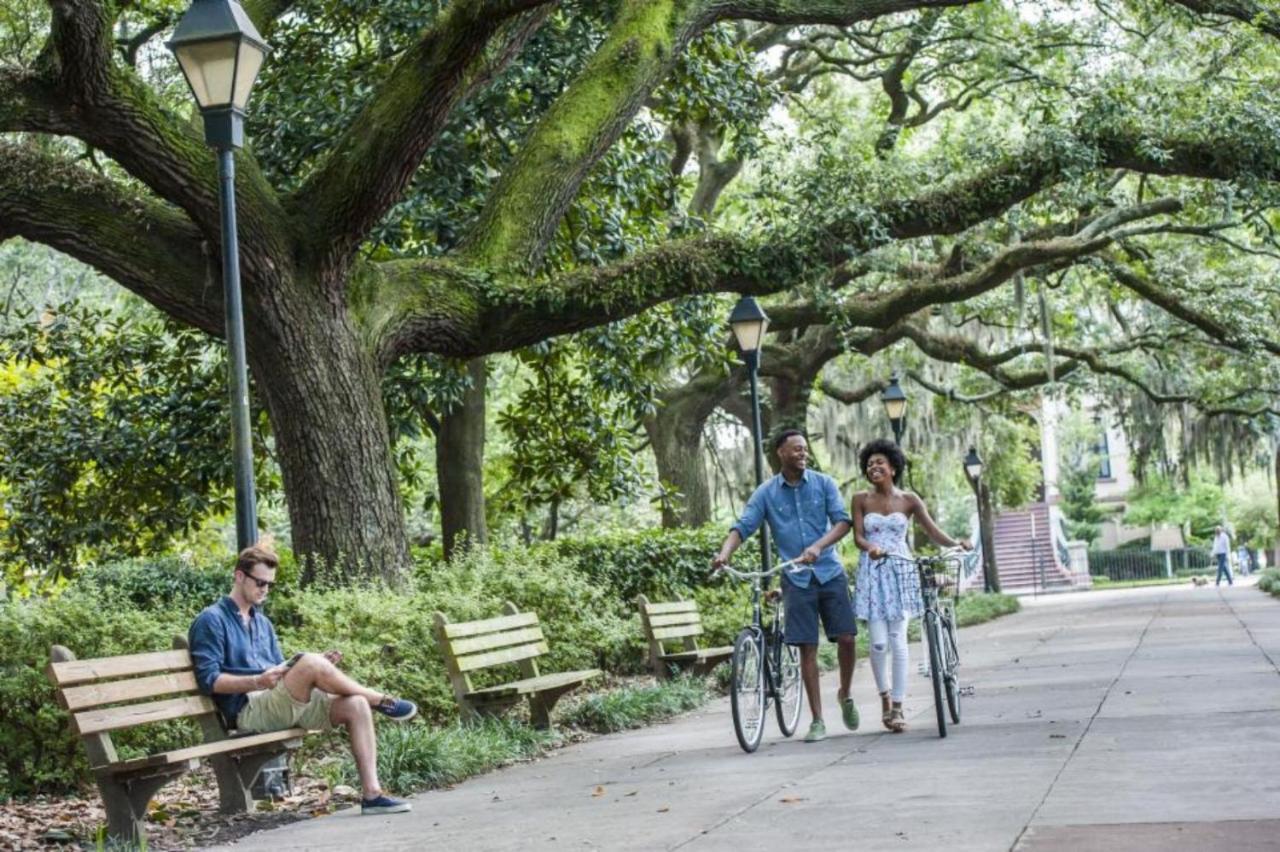 Walk Score 90!!-Historic Downtown District-2 Blocks To Famous Forsyth Park- Huge Private Patio-Private Parking سافانا المظهر الخارجي الصورة